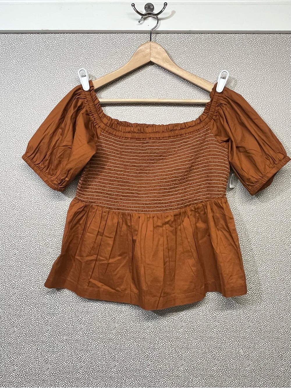 🆕 L Old Navy Women’s Off-Shoulder Smocked Peplum Top NWT